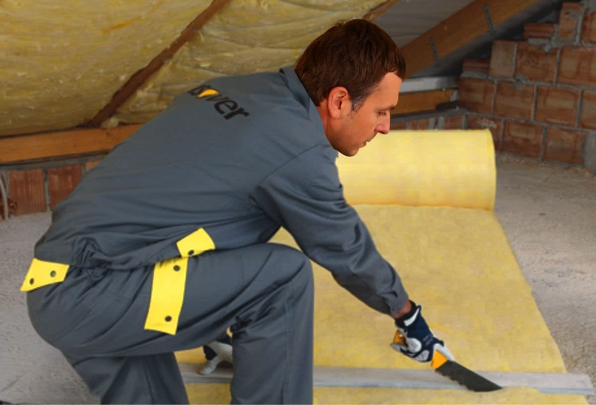 Ocieplenie połaci dachu i ścian szkieletowych wełną szklaną